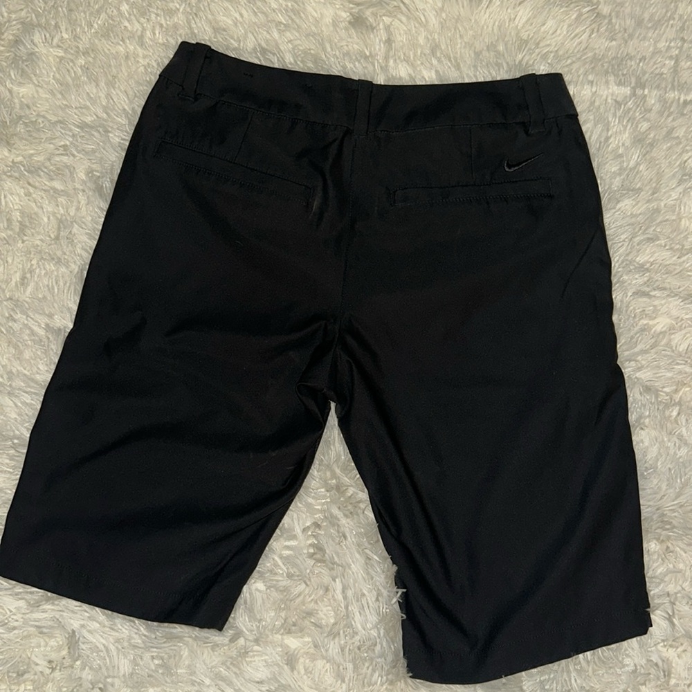 Size 2 Nike Golf Black Shorts Measures 14in across waist 9in inseam